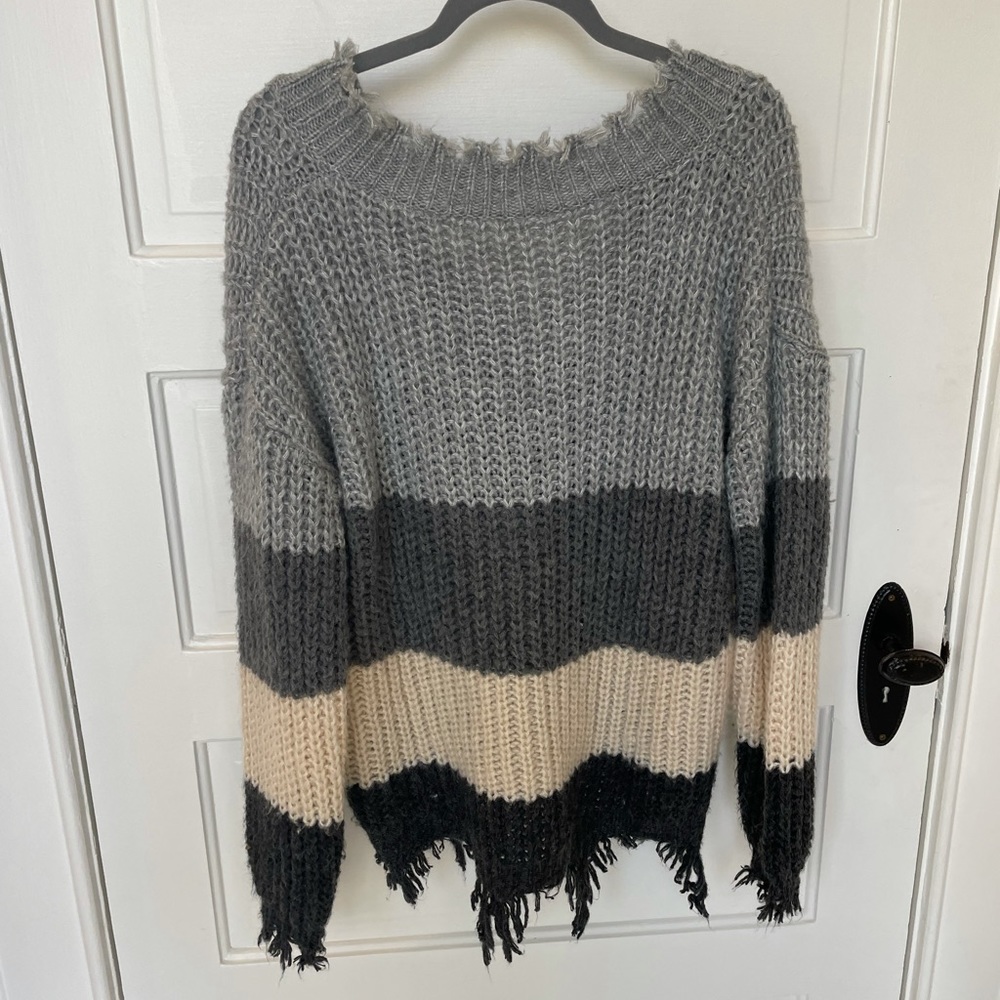 Color Block Ripped Sweater - Picture 4 of 7